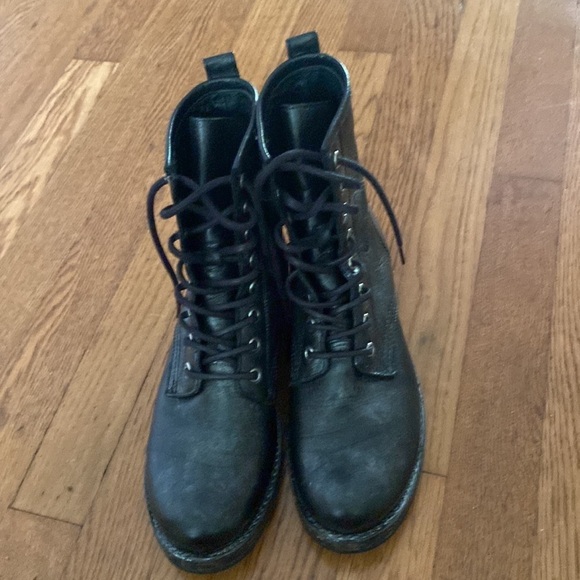 Frye - Picture 5 of 8